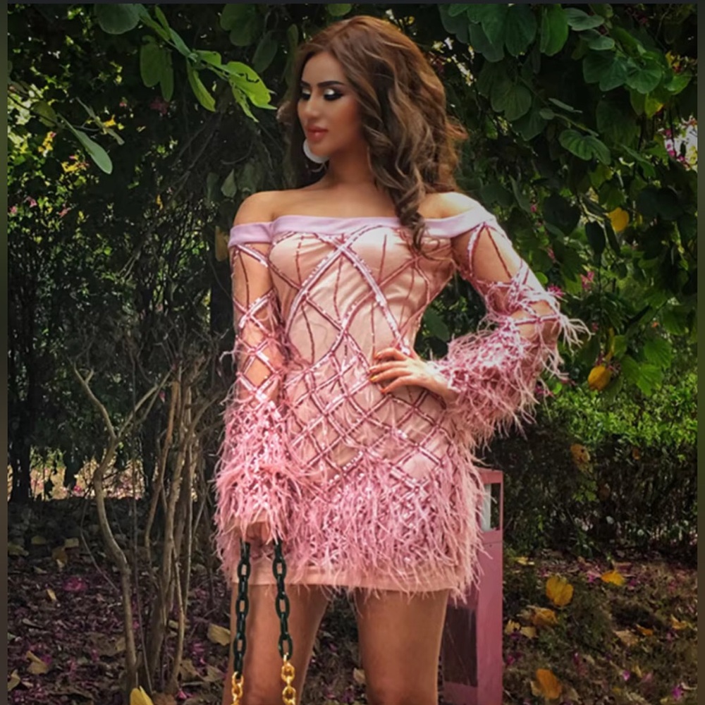 Stunning mini dress to wear to any occasion.